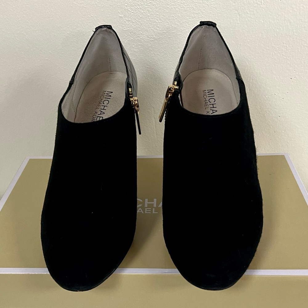 Michael Kors Sammy Black Ankle Boot - Picture 3 of 5